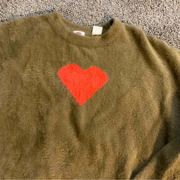 Levi’s Fluffy Heart Valentines Day Sweater XL - Picture 2 of 4